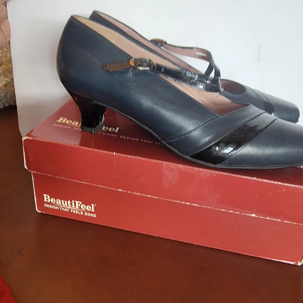 BeautiFeel Navy and Black Heels - Picture 12 of 13